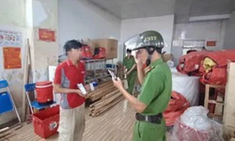 Công an ra quân kiểm tra 2 cơ sở kinh doanh dịch vụ shipper, test nhanh ma túy nhân viên
