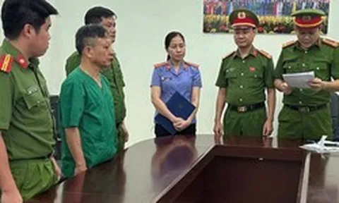 Ra quyết định khởi tố Vũ Văn Trình SN 1965, Giám đốc bệnh viện ở Ninh Bình