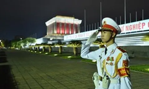 Đêm đầu tiên làm nhiệm vụ canh giấc ngủ cho Người