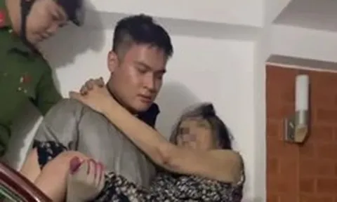 Cứu 3 người bị mắc kẹt trong vụ cháy nhà dân ở Hà Nội