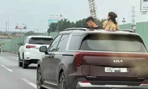 Xử phạt nữ tài xế cho trẻ ‘hóng gió’ khi đang lưu thông trên cao tốc