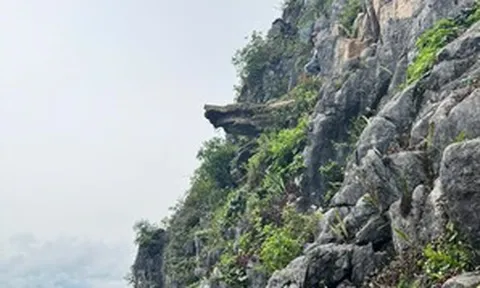 Từ 1-7, tạm dừng đón khách tham quan "Mỏm đá sống ảo" ở Mã Pì Lèng