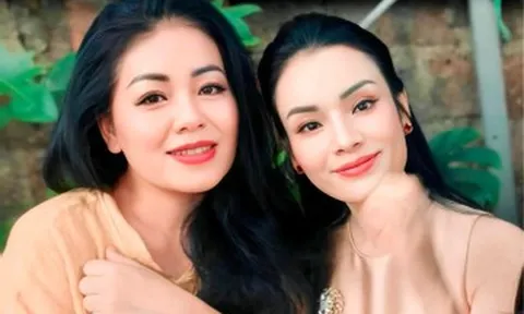 Ca sĩ Anh Thơ thân thiết PGS Tân Nhàn, NSƯT Việt Anh và bạn gái tình tứ