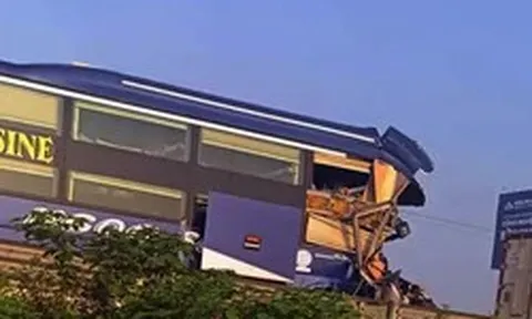 Không giữ khoảng cách an toàn, ô tô khách húc đuôi xe đầu kéo khiến 1 người tử vong