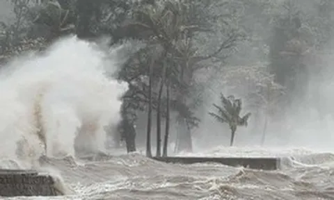 Chủ động ứng phó áp thấp nhiệt đới có khả năng mạnh lên thành bão; mưa lớn diện rộng, nguy cơ lũ quét, sạt lở đất...