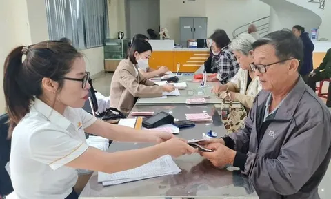 Đến tuổi nghỉ hưu nhưng chưa đóng đủ 15 năm BHXH, có phải chỉ còn cách nhận BHXH một lần?