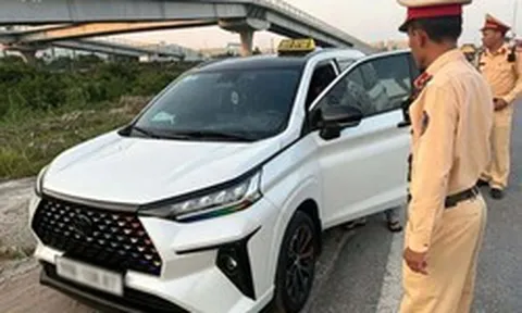 Xe biển trắng thu 100.000 đồng của khách, tài xế bị phạt 13 triệu đồng