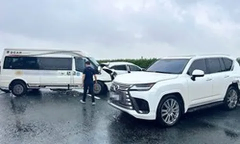 Xe Lexus chèn ép, dừng đột ngột trên cao tốc: Công an điều tra dấu hiệu tội phạm