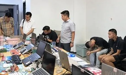 Đột kích đường dây lừa đảo hơn 1.500 tỷ đồng, bắt 64 người Việt, thu 192 điện thoại