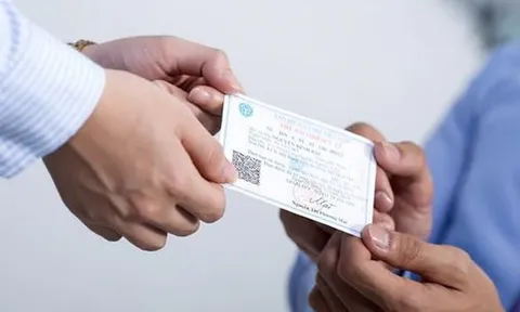 Đang hưởng lương hưu, thẻ BHYT có phải gia hạn?