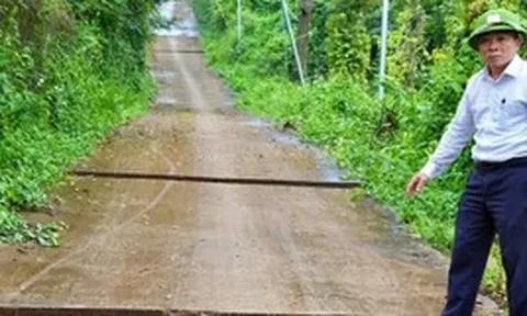 Mưa lớn, đường bê tông xuất hiện 8 vết nứt ngang, đất rẫy sụt lún ở Lâm Đồng