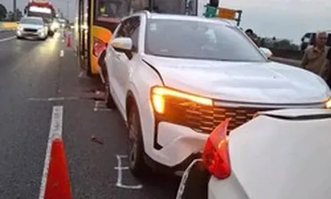 5 xe ô tô đâm liên hoàn vì lỗi không giữ khoảng cách an toàn trên cao tốc