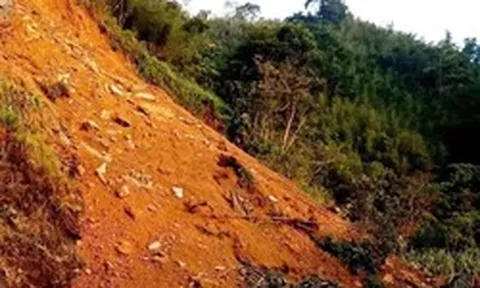 Thái Nguyên: Sạt lở trên Quốc lộ 3B, cấm xe tải trọng trên 2,5 tấn