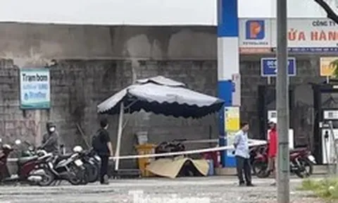 Người đàn ông tử vong bất thường sau khi vào cửa hàng xăng dầu trú mưa