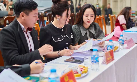 CEO Phương Dư xinh đẹp rạng rỡ làm Ban giám khảo cuộc thi "Vui gói bánh chưng - tưng bừng đón Tết" chào xuân Quý Mão 2023