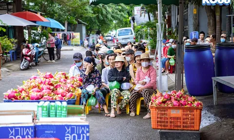 Bữa cơm yêu thương, ấm áp tình người